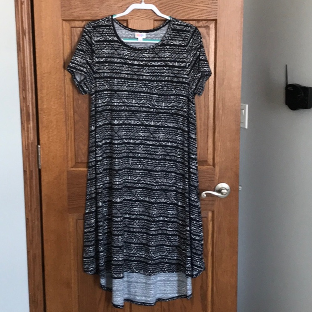 LuLaRoe Black/White Pattern Stripe Carly NWOT